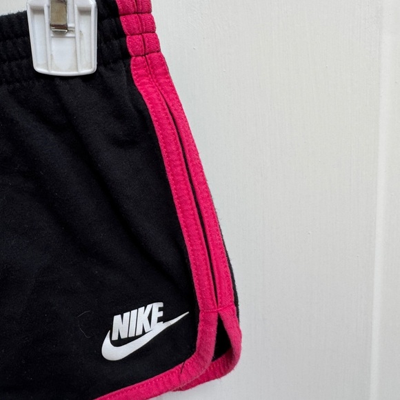 Nike 3T Girls Black Athletic Shorts with Pink Trim - Picture 3 of 5